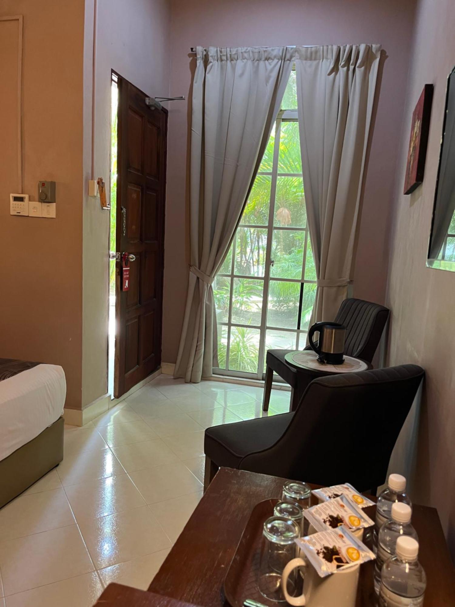 White Lodge Pantai Cenang  Εξωτερικό φωτογραφία