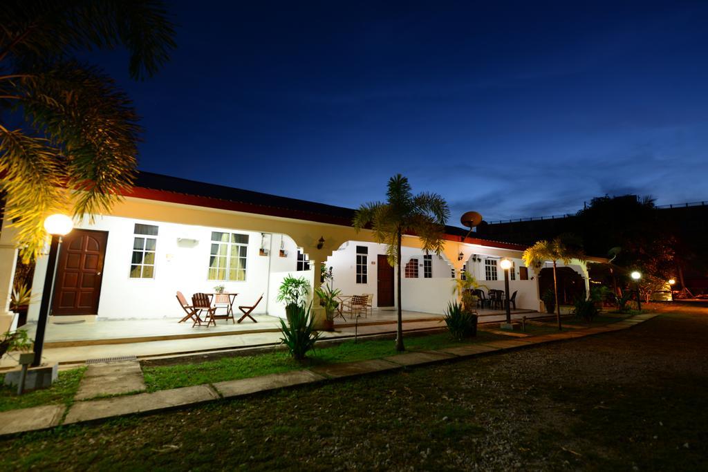 White Lodge Pantai Cenang  Εξωτερικό φωτογραφία